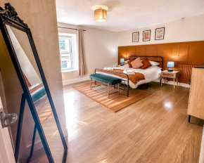 Bourne Cottage - Stylish 3-Bed Retreat, ideal for 6 Guests, Pet-Friendly, Xbox S & Games